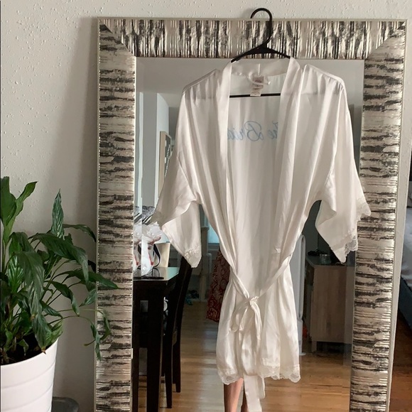 The Bride Robe - Picture 4 of 4